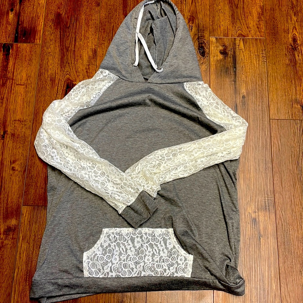 Gray hoodie with lace sleeves and Joey pouch